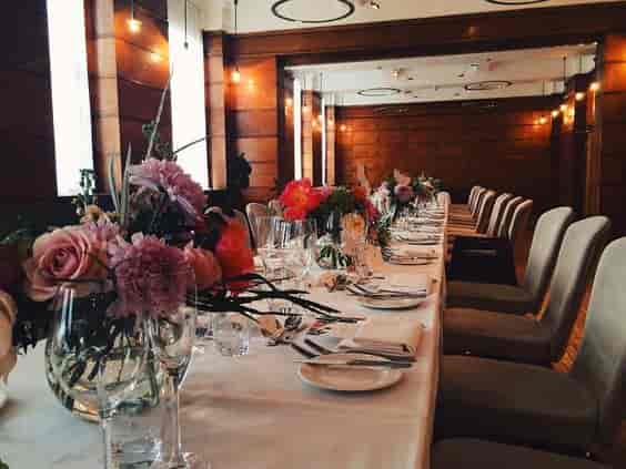 Town Hall Hotel - image