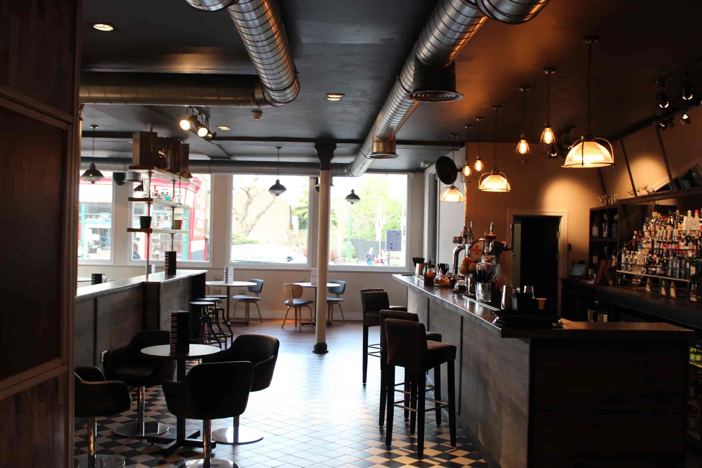 Suburb SW11 - image