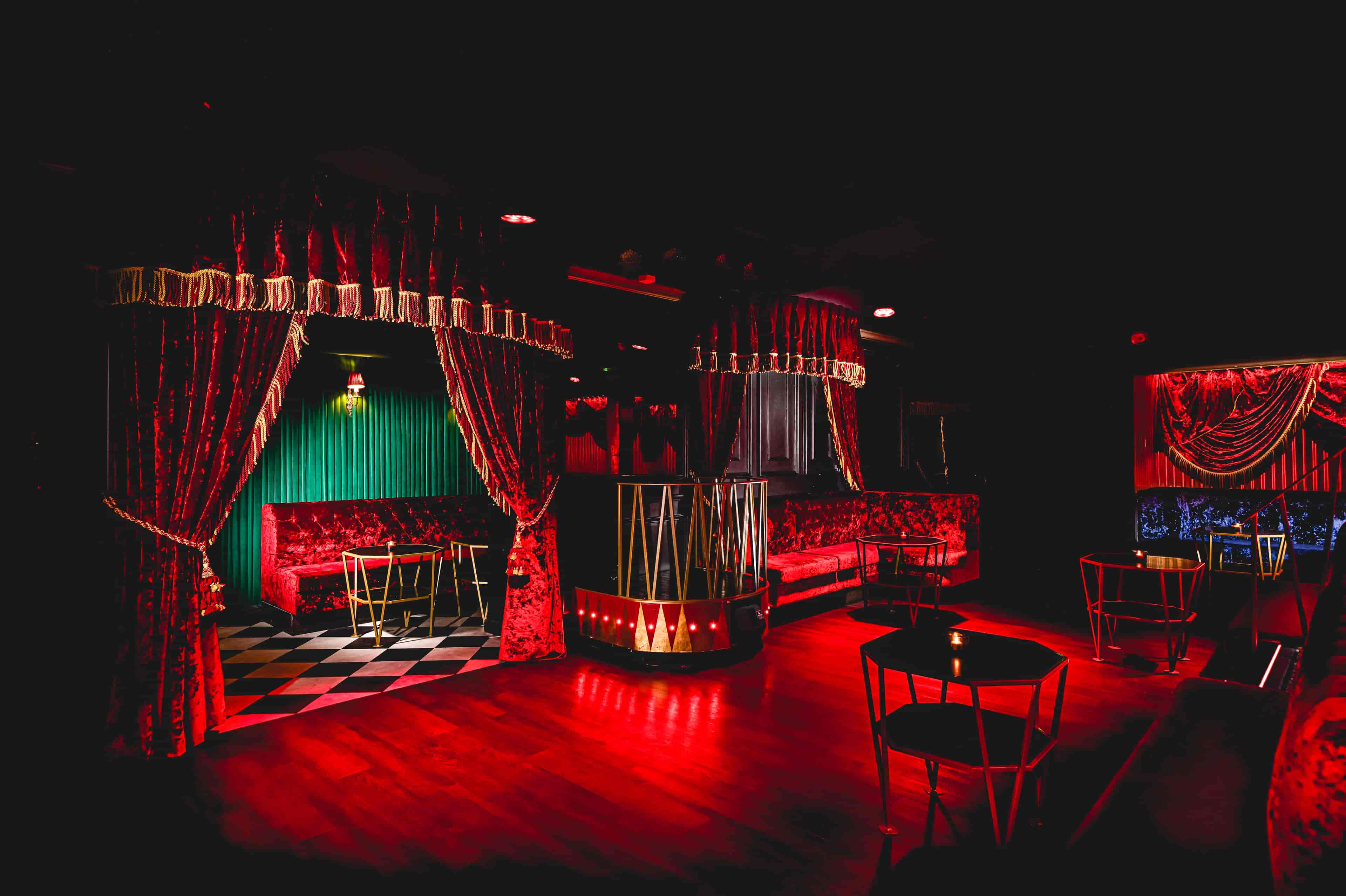 cirque le soir  - image