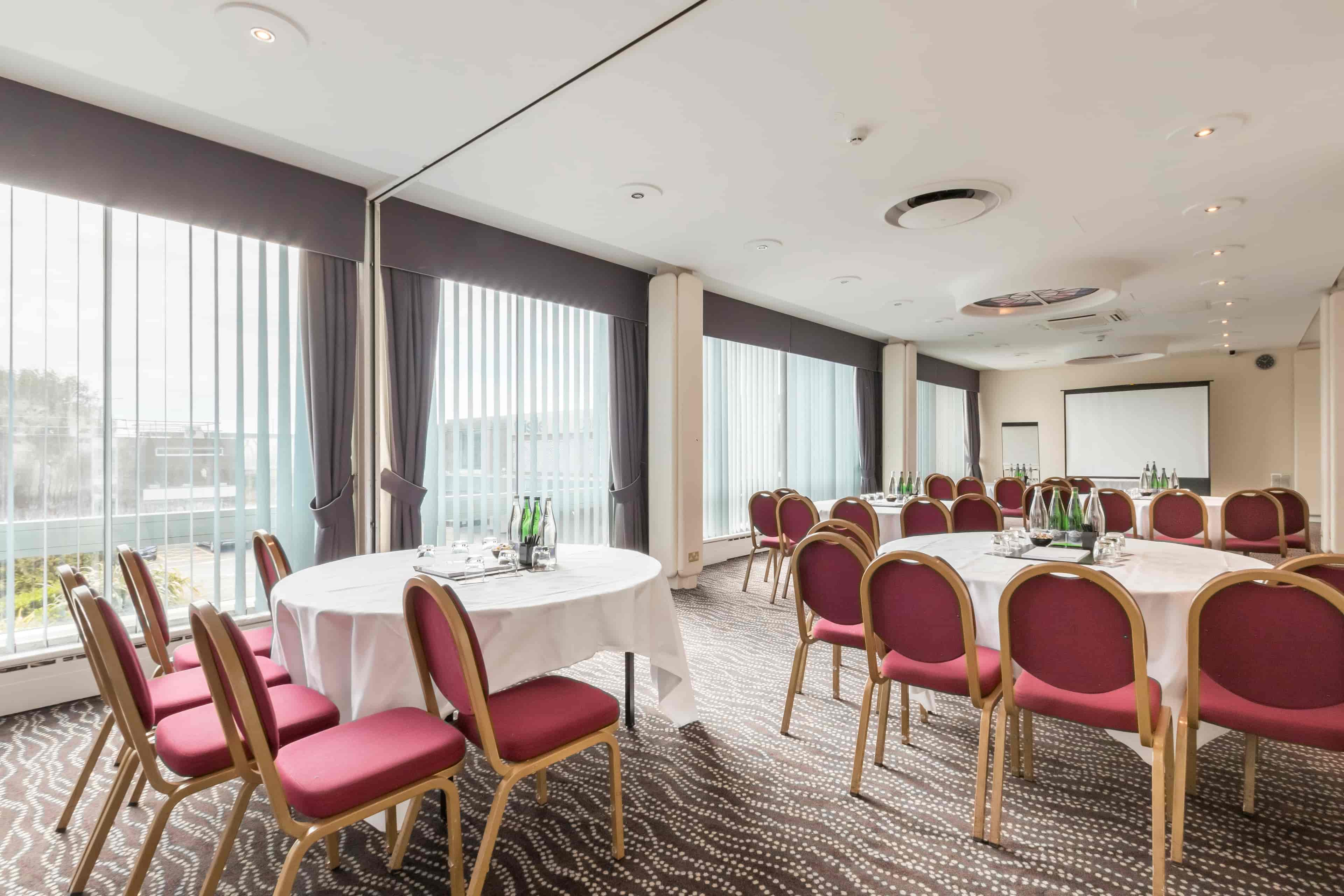 Thistle London Heathrow Terminal 5 - image