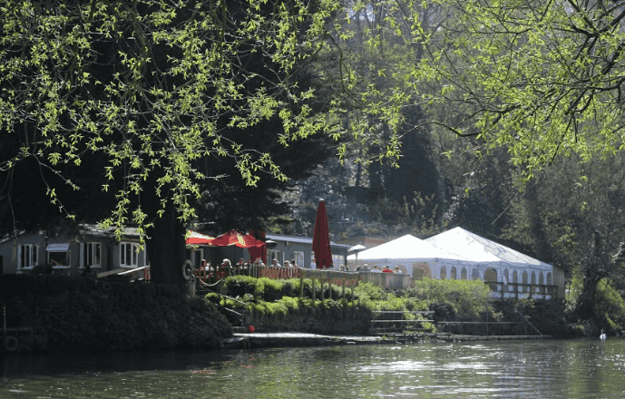 Beeses Riverside Bar - image
