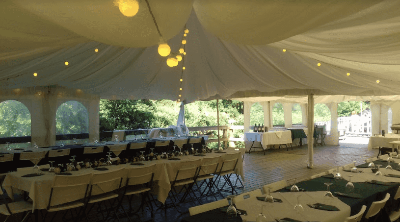 Beeses Riverside Bar - image