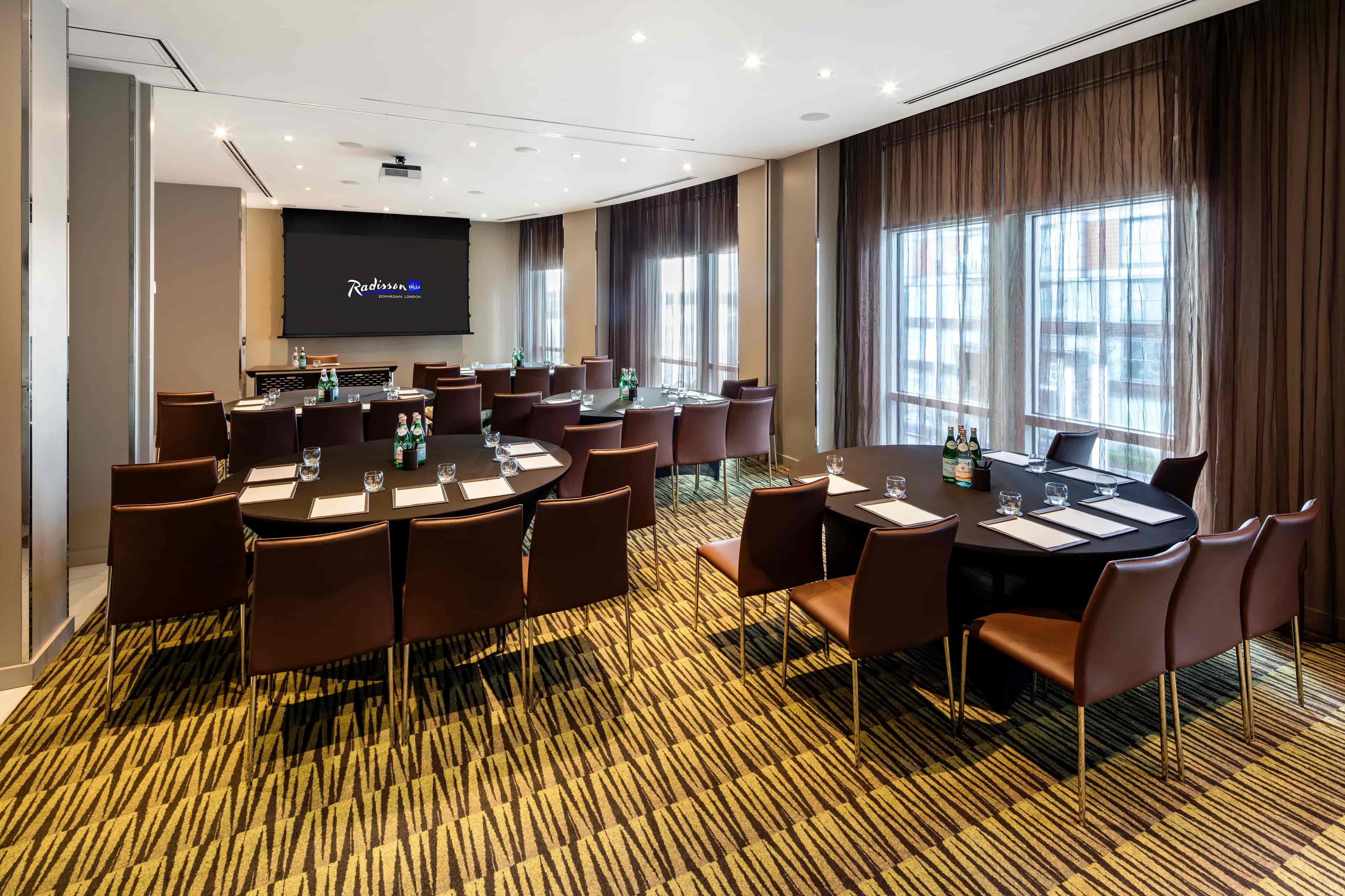 Radisson Blu Edwardian, New Providence Wharf - image