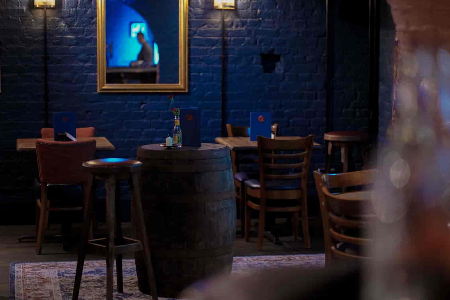 Bishop's Vaults at Dirty Dicks - image