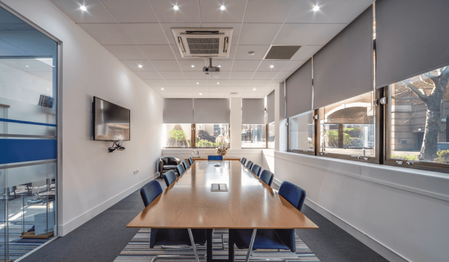 Desk Team Serviced Offices - image