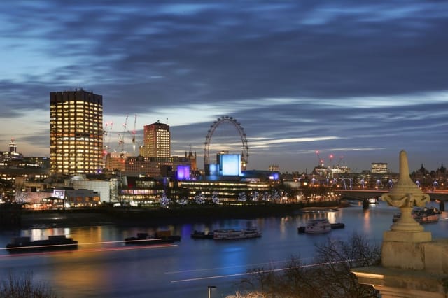Lounge & Balcony - image