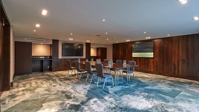 Creative Meeting Space - image