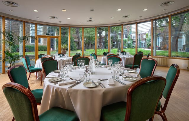 Queen Elizabeth Conference room - image