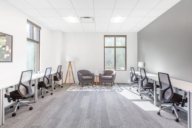 Stylish Meeting Rooms - image