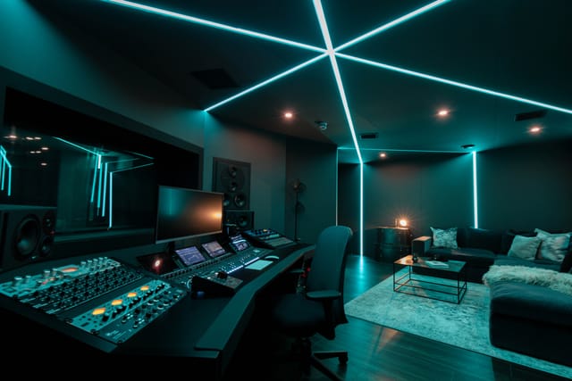 West London Premium Studio - image
