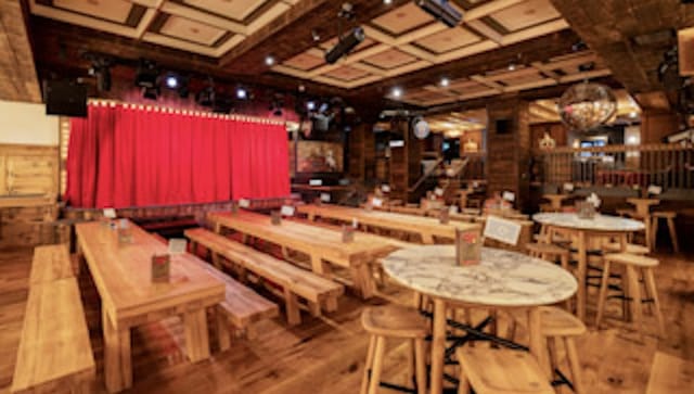 Live music bar - image