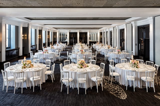 Halle Suite - image