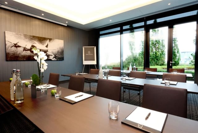 Private dining room - image