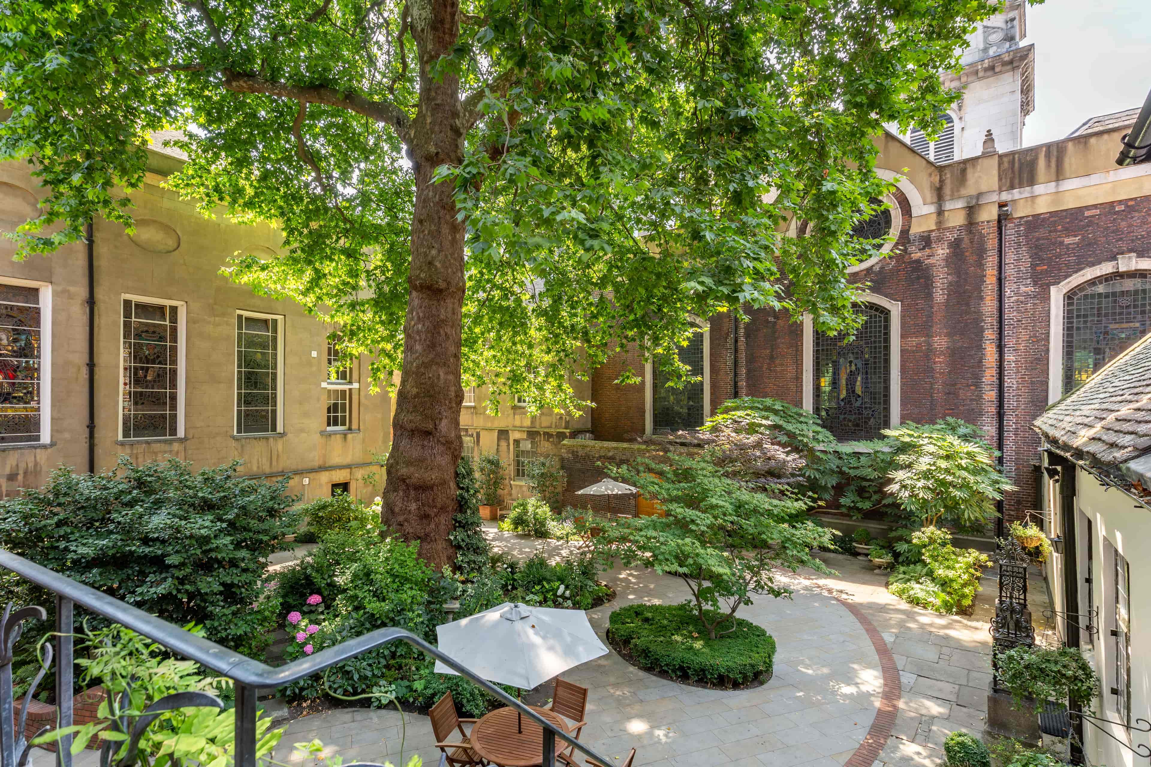 Stationers' Hall and Garden - image