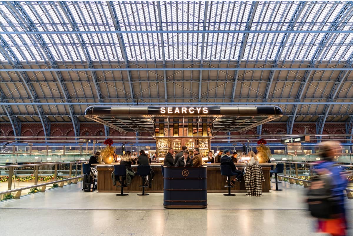 The Searcys Champagne bar under the St Pancras station roof | St Pancras Bar and Brasserie by Searcys