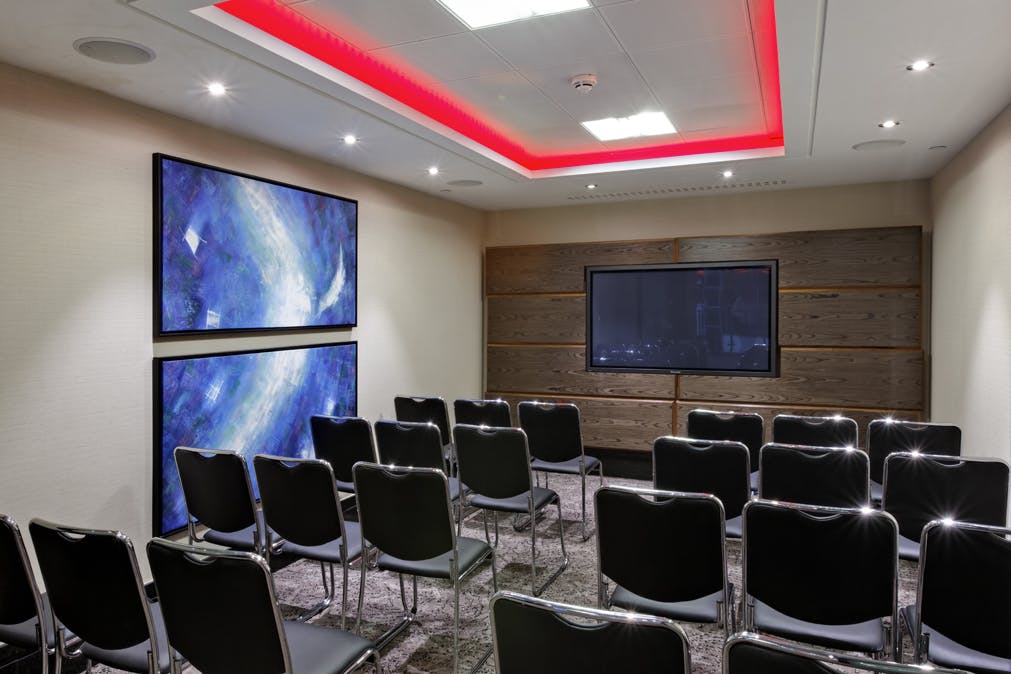 Modern meeting room in Nightingale Suite, Leonardo Royal Hotel London St. Pauls, ideal for events.