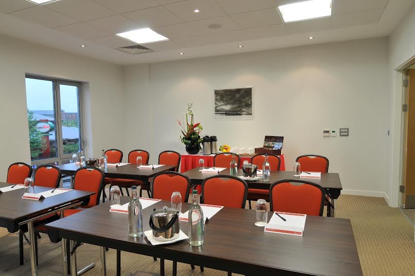 AC Hotel Manchester Salford Quays - The Wonderwall Suite image 2