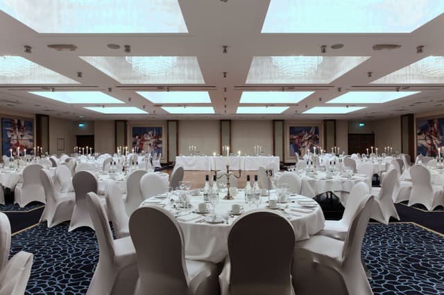 Renaissance London Heathrow Hotel