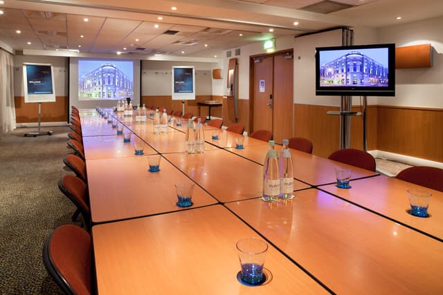 Novotel London City South