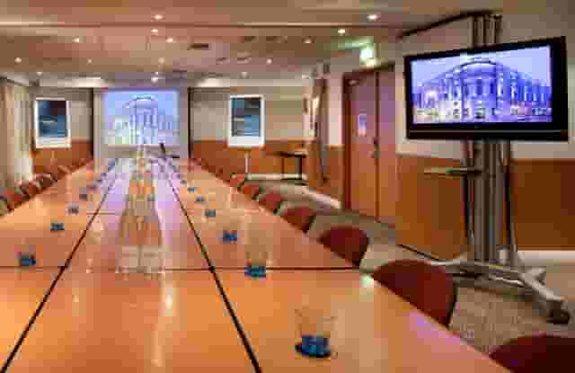 Novotel London City South