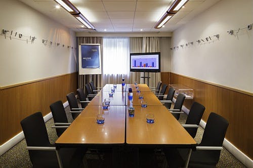 Southwark Suite meeting room in Novotel London City South, ideal for professional events.