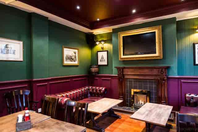 Neal Street Bar lounge with tufted leather seating, ideal for intimate networking and meetings.