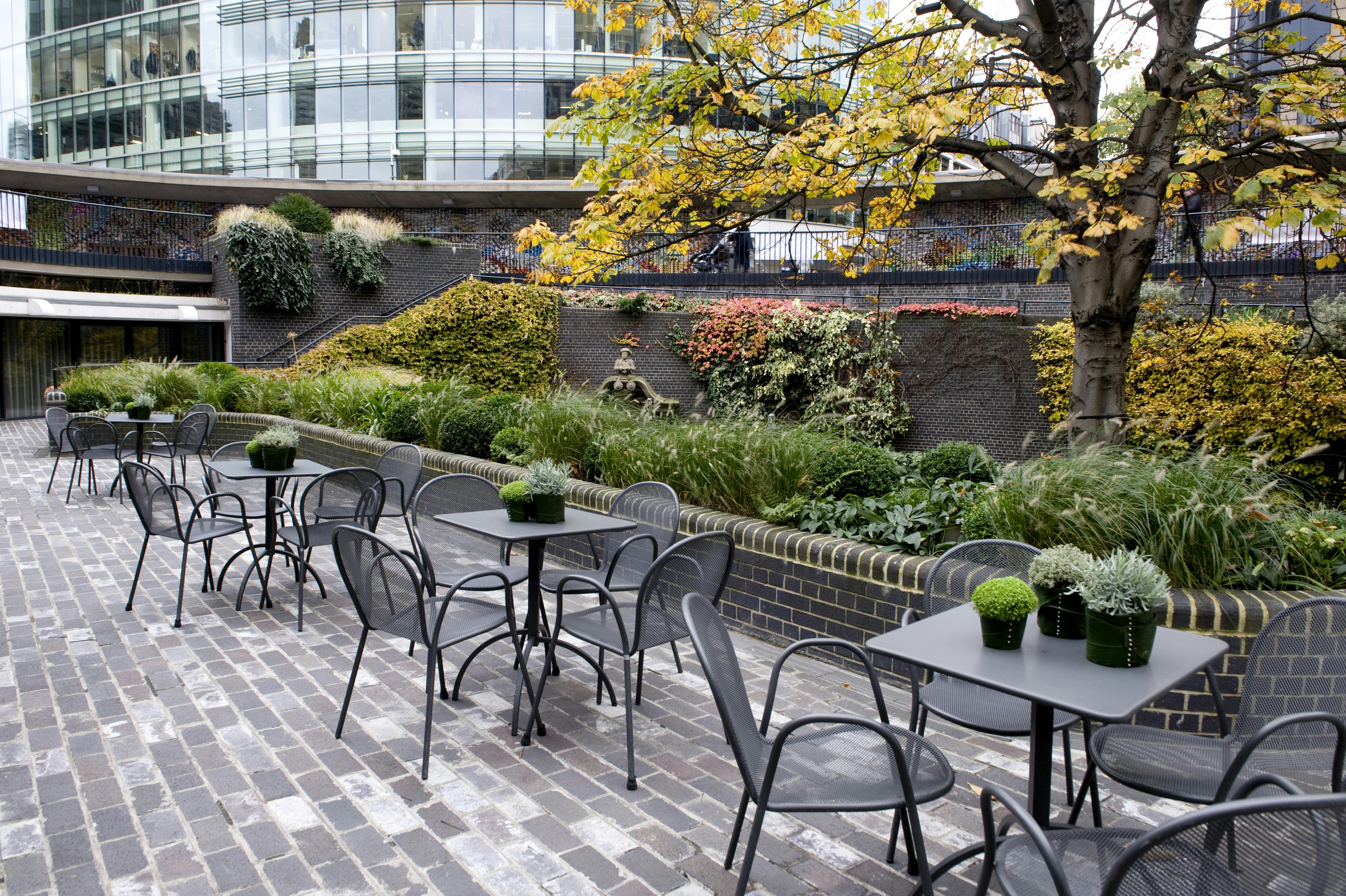 Garden Room at London Museum: charming outdoor venue for casual meetings and networking.
