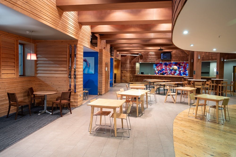 Après Lodge event space with warm wood accents, perfect for meetings and gatherings.