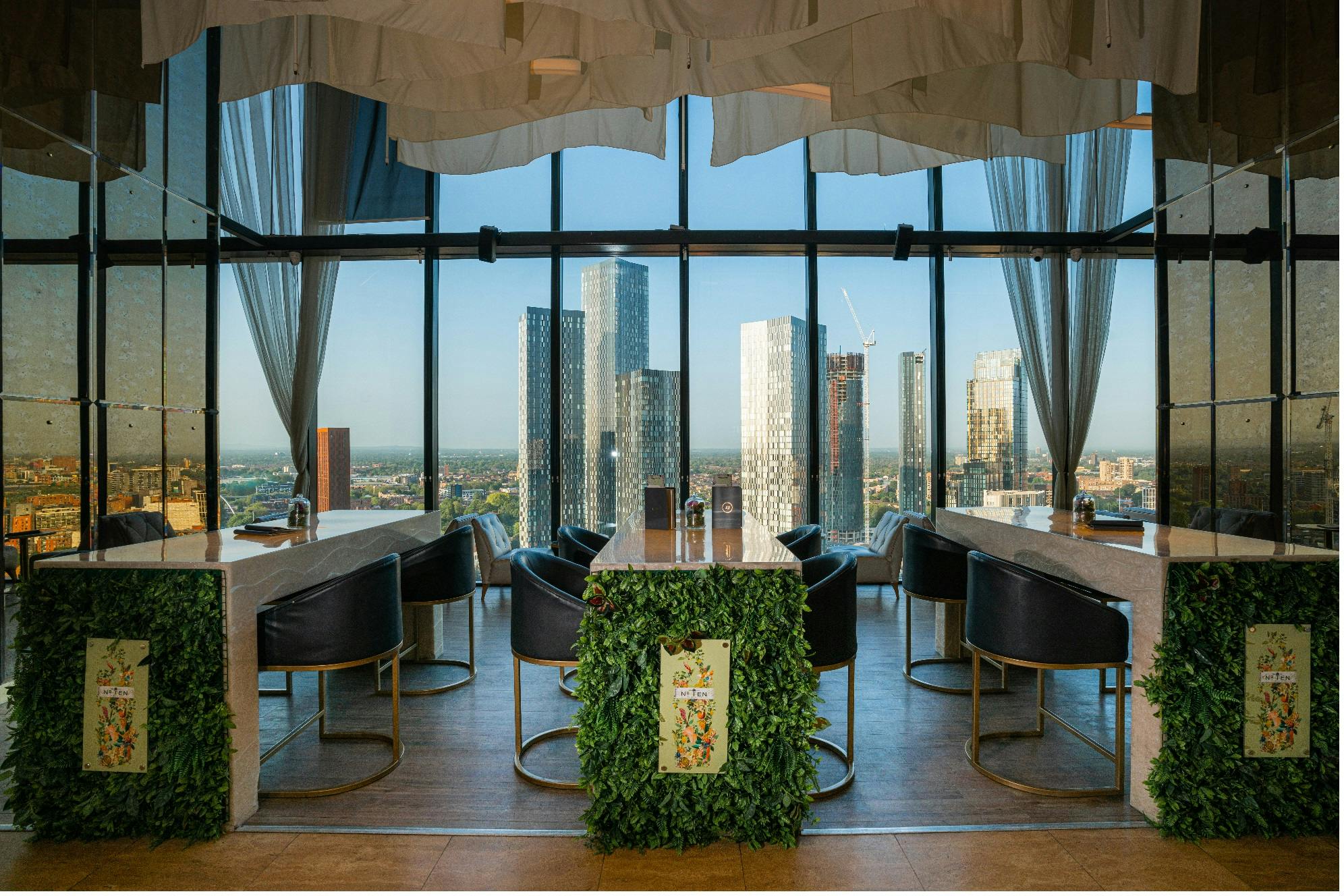 Cloud 23 event space with panoramic views, ideal for corporate meetings and gatherings.