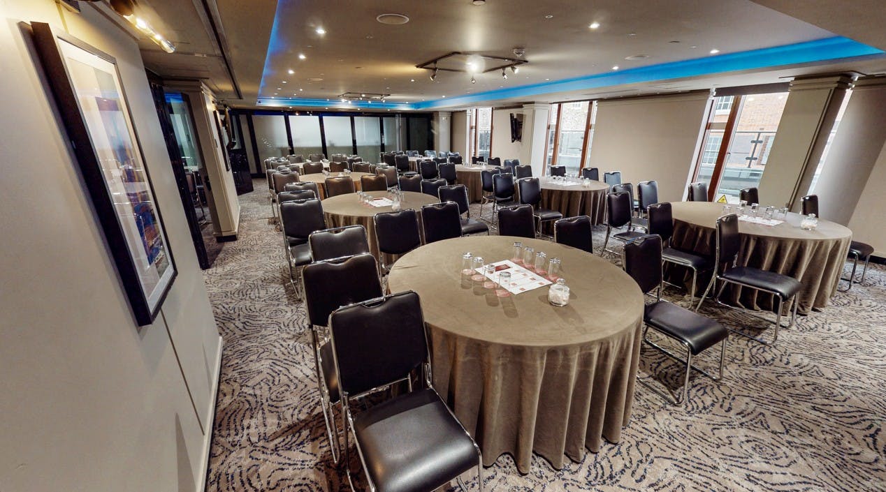 Leonardo Royal Hotel London City - Crown Suite image 1