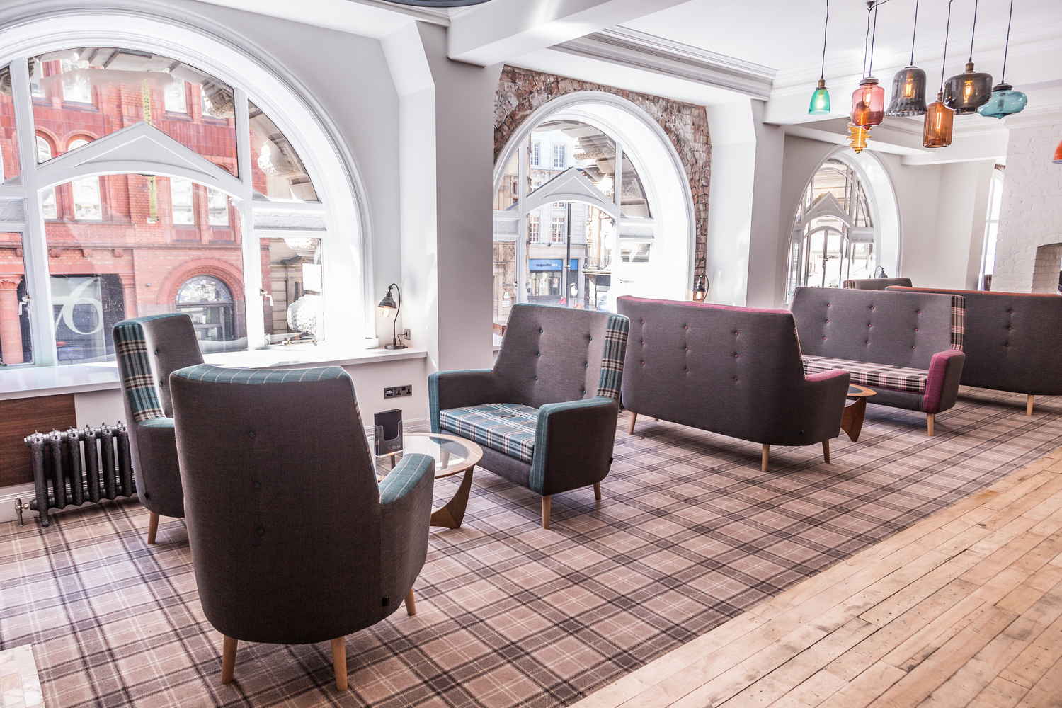 Business lounge with natural light, ideal for networking events and meetings. - Banner