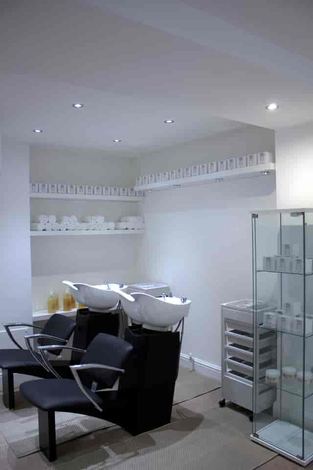Modern spa treatment room at 19 Beauchamp Place for premium beauty and wellness event hire.