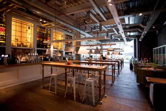 Modern event venue with natural light, ideal for gatherings and networking.