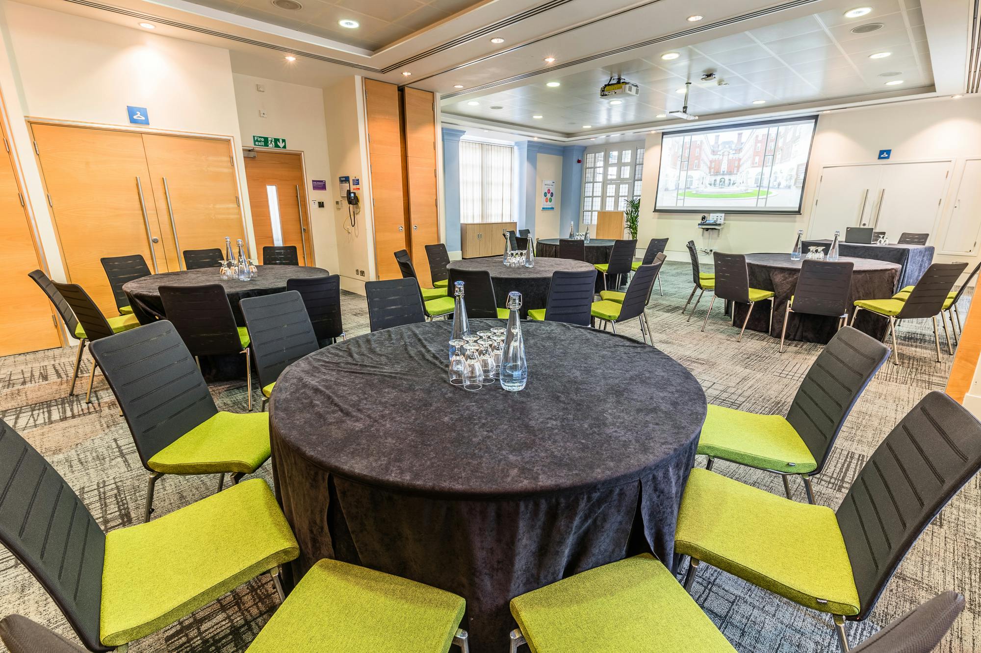 Murrell Barnes Suite: round tables, black tablecloths, ideal for corporate workshops.