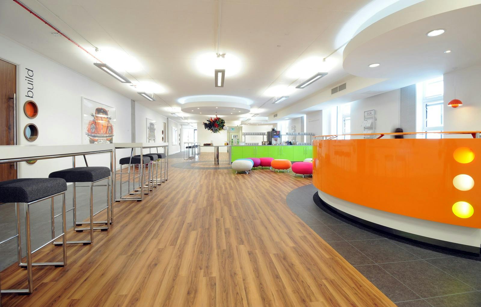 Modern open-concept meeting space in Manchester, ideal for creative gatherings and brainstorming.
