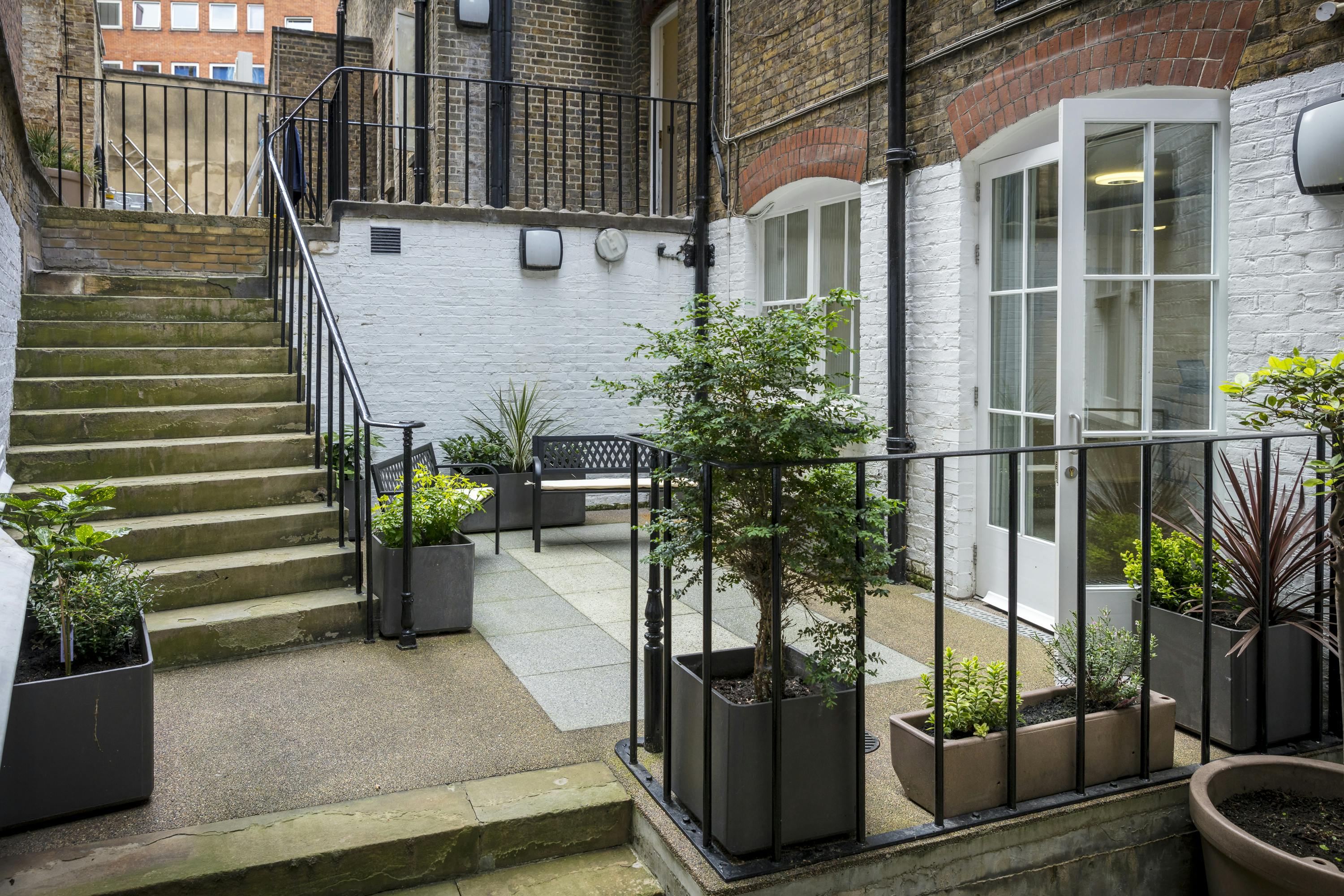 Charming outdoor courtyard at Bishopsgate Institute for gatherings and events.