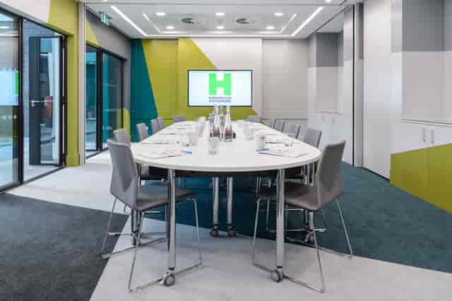 Gowling WLG Suite: modern round table meeting room for collaborative workshops in Birmingham.