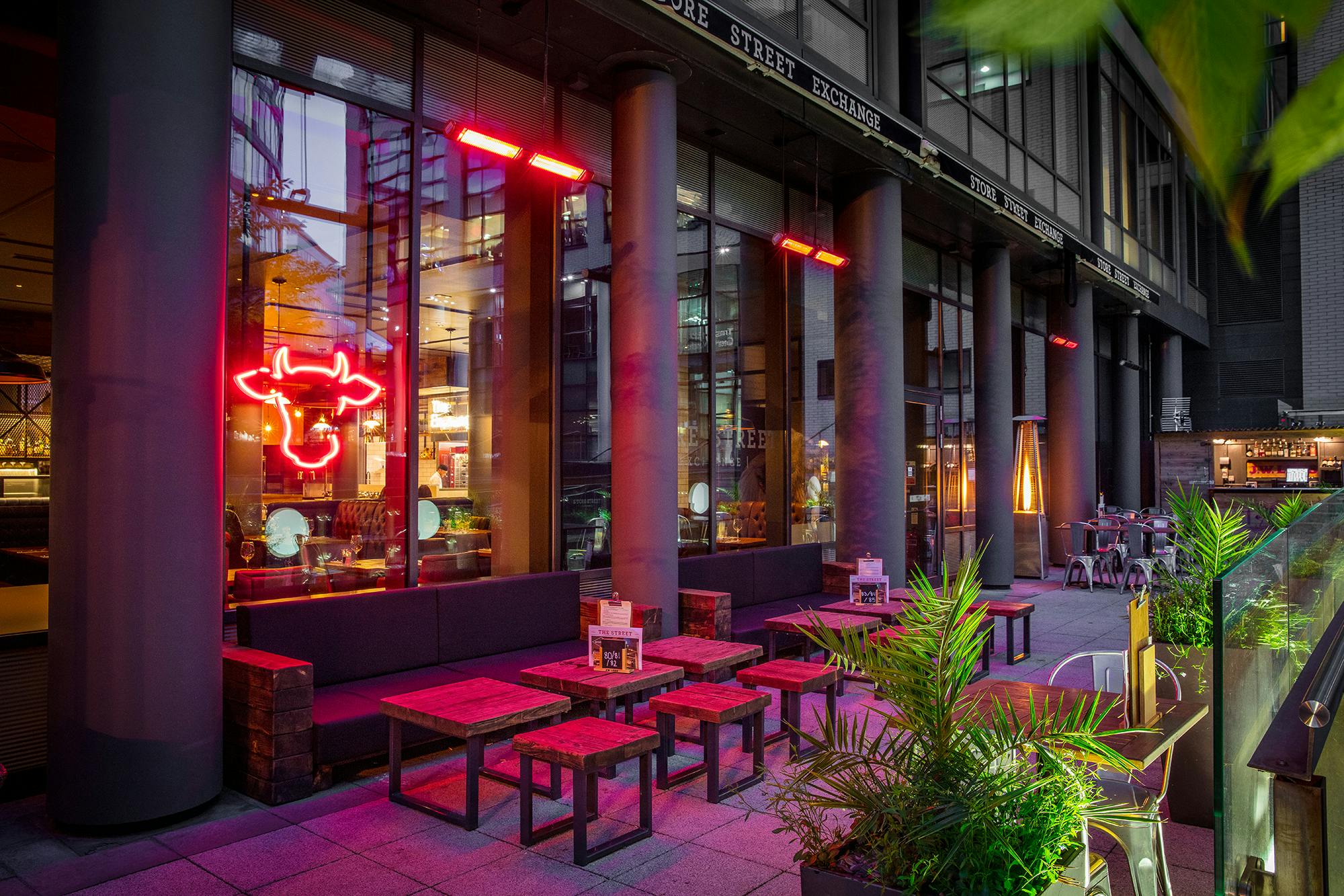 Outdoor dining at Store Street Exchange, DoubleTree Manchester, perfect for networking events.