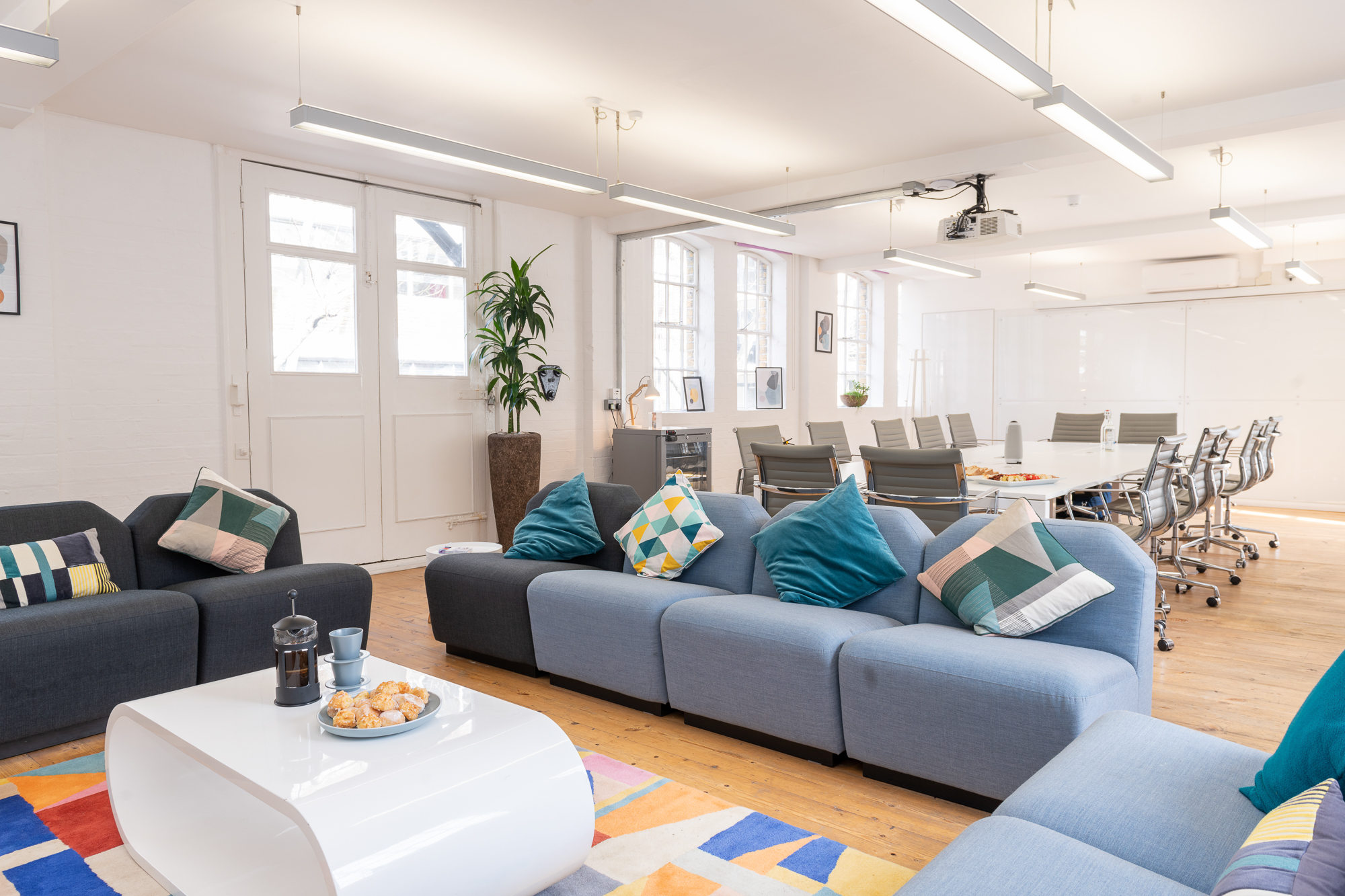 Modern meeting space in Sutherland Labs with plush sofas for workshops and events.