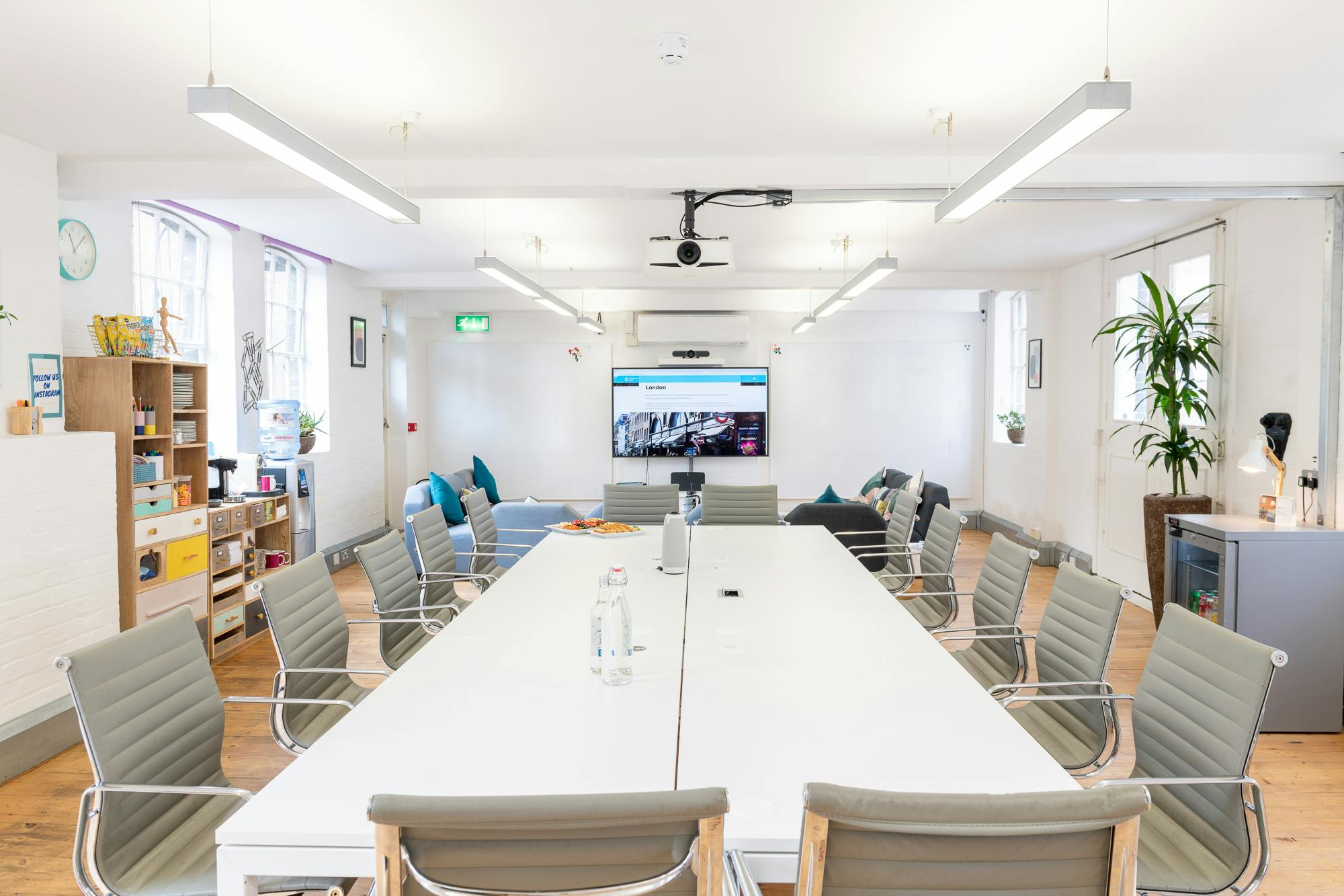 Modern meeting room in Sutherland Labs with white table, ideal for collaboration and presentations.