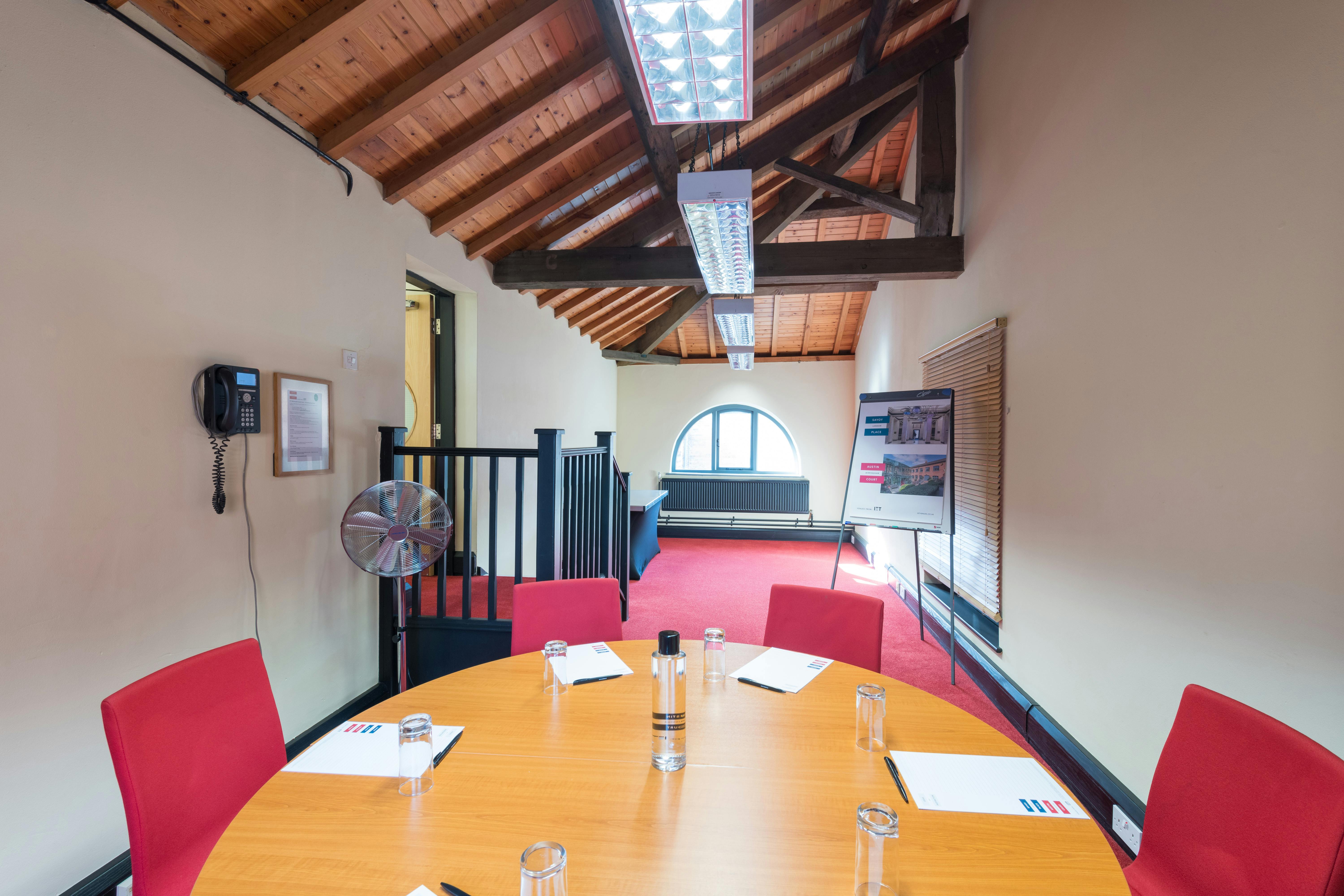 Stephenson Room at IET Birmingham: round table setup for meetings and brainstorming.