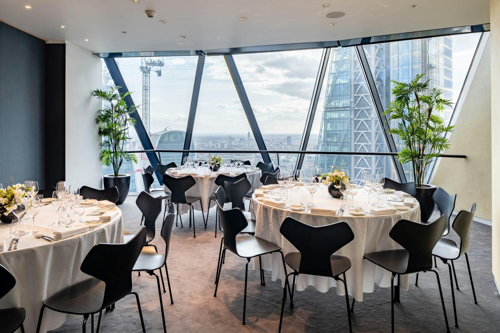 Private dining room at Searcys, Gherkin: elegant space for corporate events and gatherings.