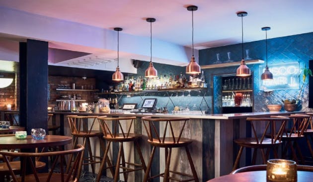 Private dining room bar in Floral by Lima, ideal for intimate gatherings and networking events.