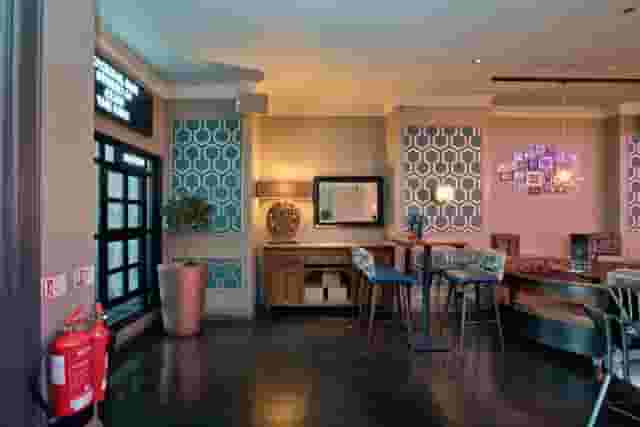 Bar & Kitchen