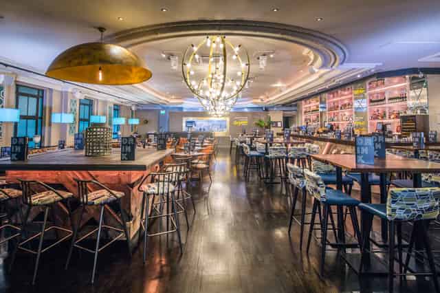 Bar & Kitchen