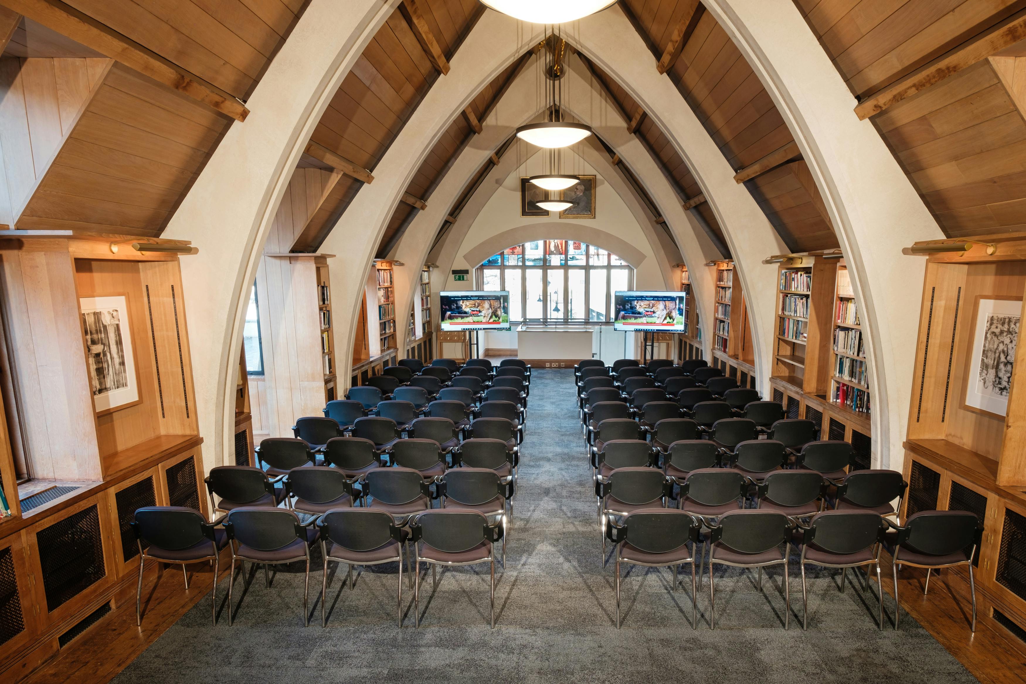 Southwark Cathedral Library: elegant vaulted ceiling, ideal for workshops and presentations.