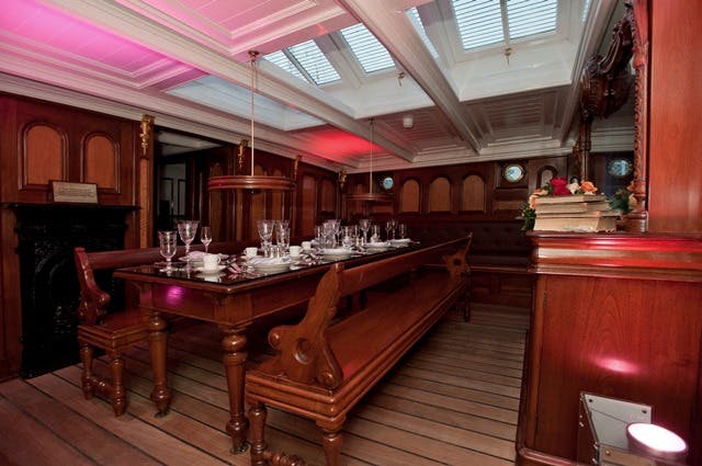 Masters Saloon meeting space with wooden paneling, ideal for exclusive dinners and discussions.