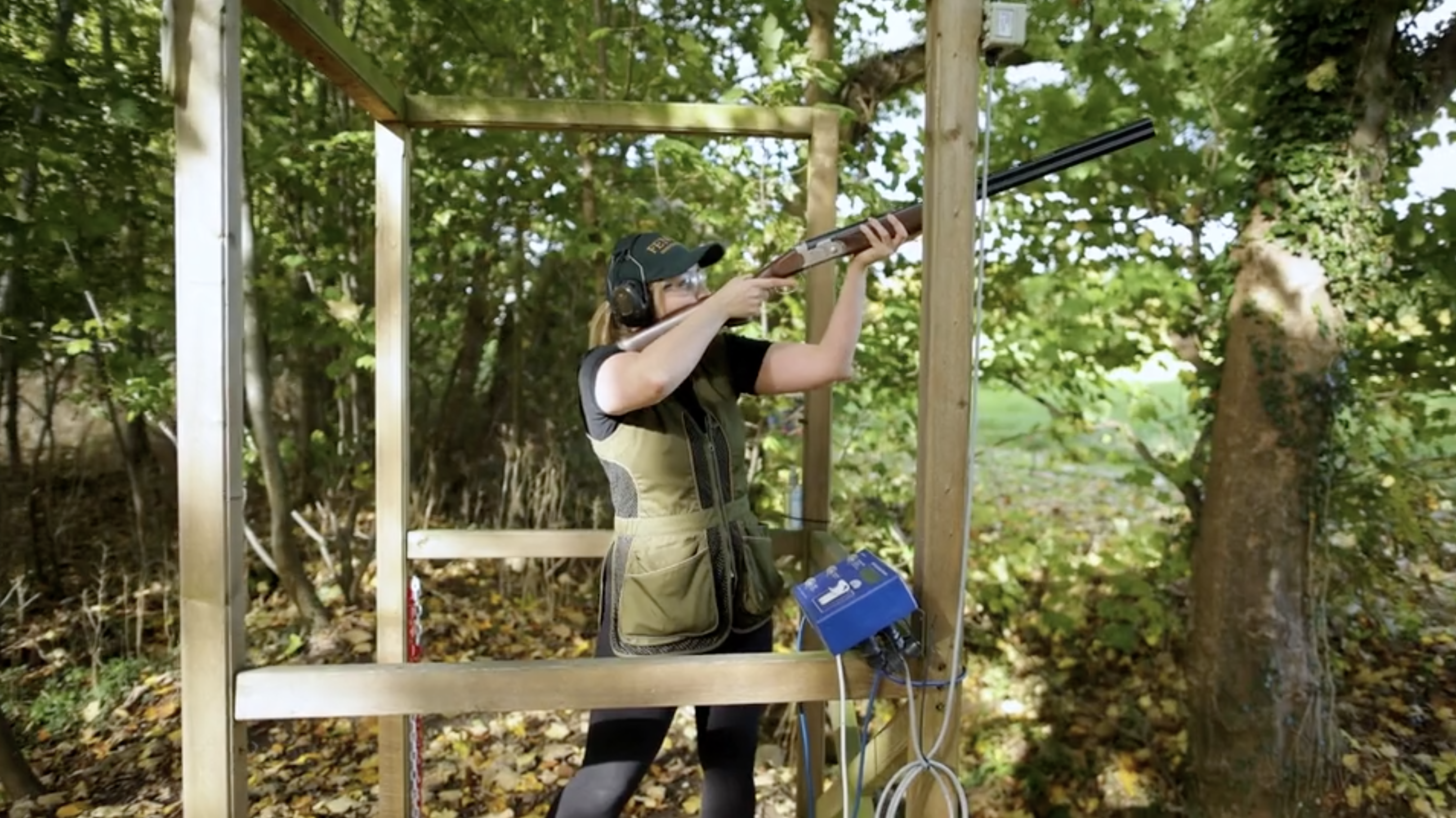 Participant shooting at Exclusive Use in Fennes for adventurous team-building event. - Banner