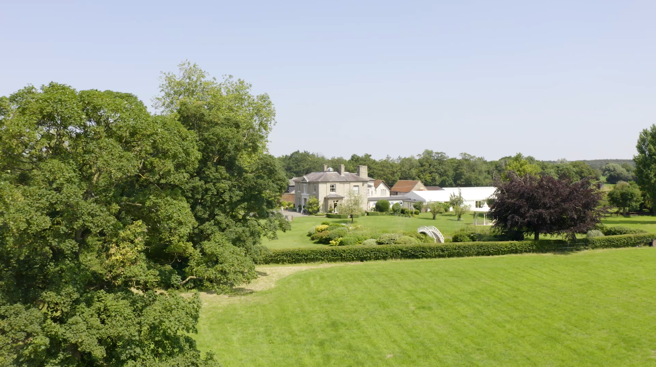 Exclusive Use venue in Fennes, lush gardens ideal for outdoor weddings and retreats.