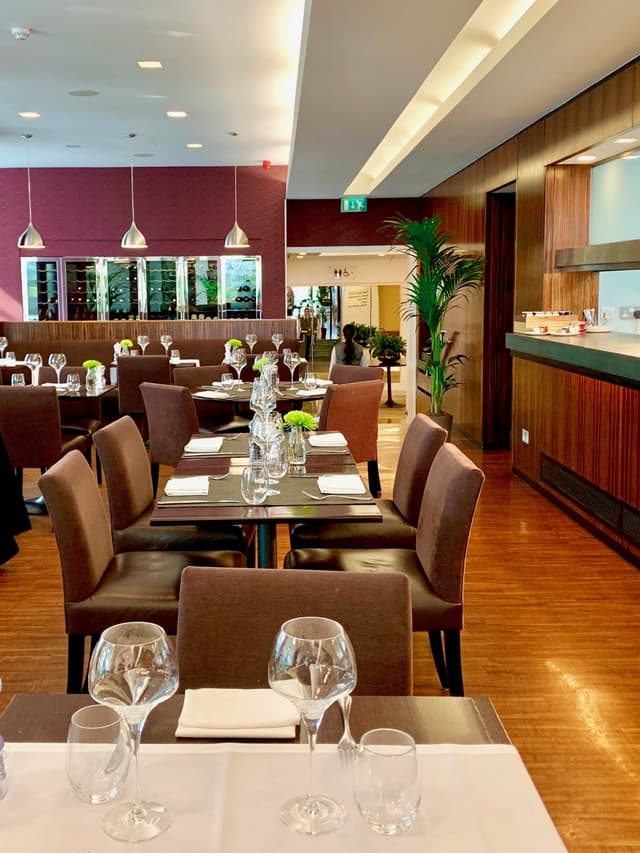 Dining & Bars
